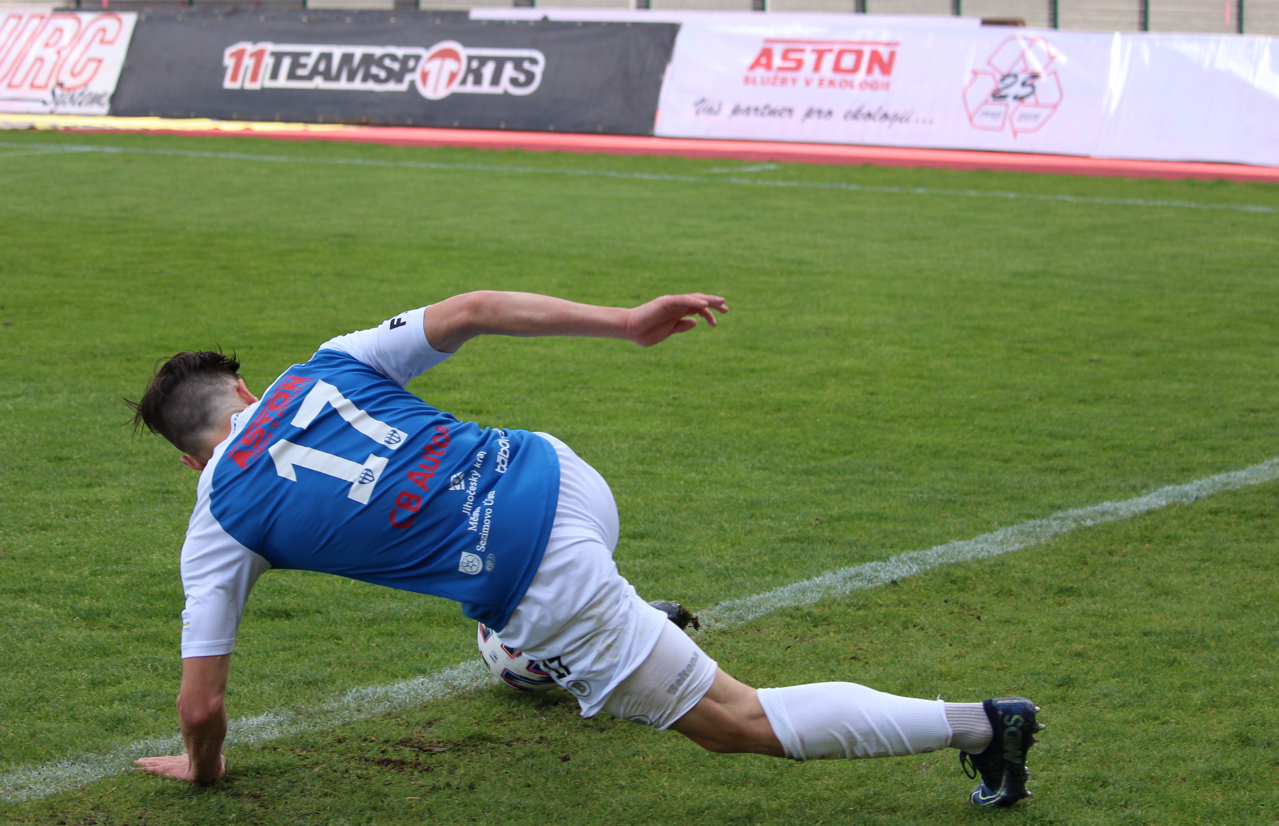 aston_foto1.jpg
